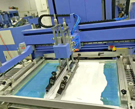 立创：全自动丝印机让生产更为便利